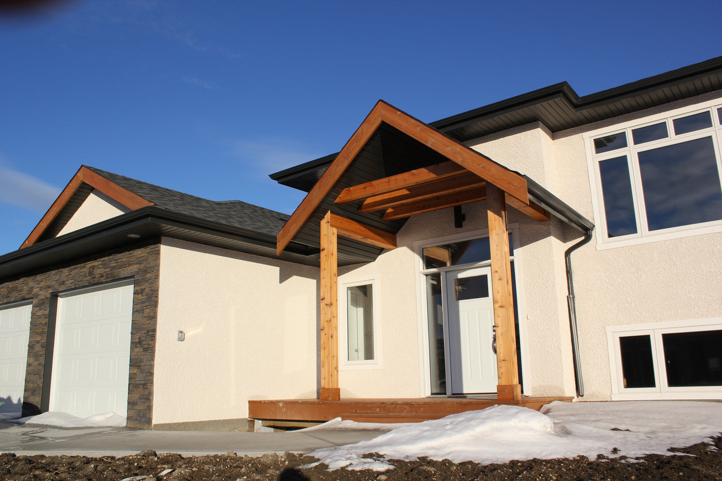 exterior view of custom build home in Niverville Manitoba